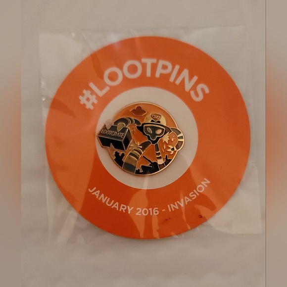 Loot Crate January 2016- Invasion pin never opened - Picture 1 of 2